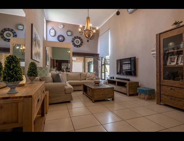 3 BEDROOM TOWNHOUSE SOLD IN NEW MARKET PARK
